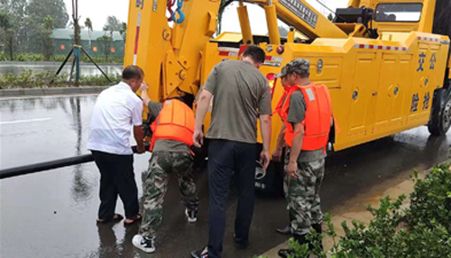 以“汛”為令 聞“雨”而動 暴雨中洛陽公交人在行動！