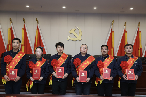 0204 節(jié)能能手從左至右依次為 石亞杰、沈小慶、楊興忠、于俊國(guó)、權(quán)振利、吳偉偉.jpg