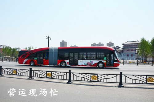 02 勞動節(jié)里公交忙（營運現場忙）.JPG