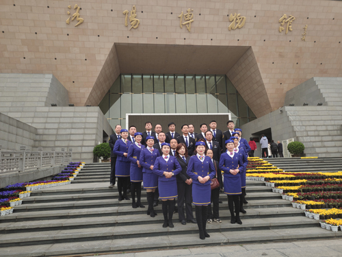 瞧！春分時(shí)節(jié)的最美公交藍(lán)！