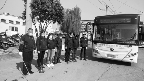 這一刻，洛陽(yáng)公交人深切哀悼
