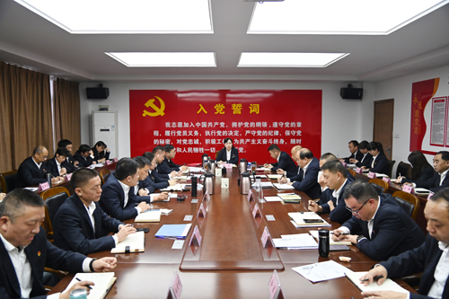 打好“收官戰(zhàn)” 謀好“開局篇”！洛陽公交集團召開11月董事長月調(diào)度會02.JPG
